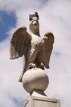Skulptur: Adler aus Kalkstein