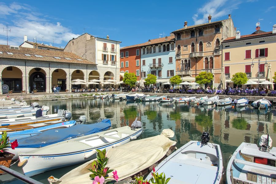 Porto Vecchio am historischen Ufer von Desenzano del Garda
