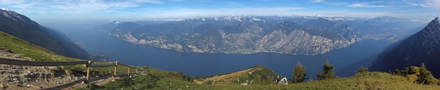 Panoramablick auf den Gardasee vom Monte Baldo
