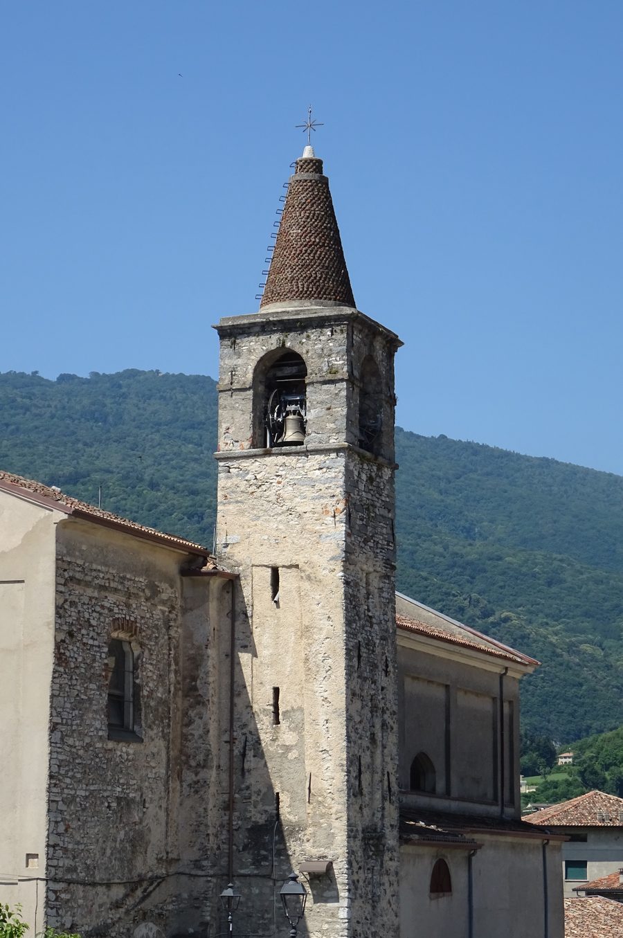Glockenturm der Kirche Santa Maria Assunta in Gardola bei Tignale